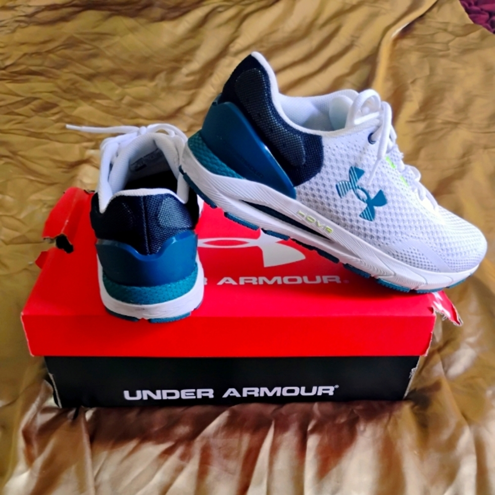 UNDER ARMOUR Hovr Intake 6